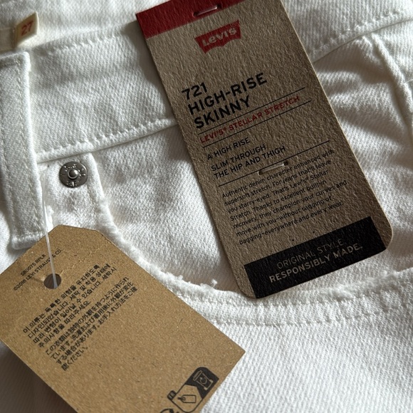 Levi's Women's Skinny Jeans in White - Picture 9 of 9